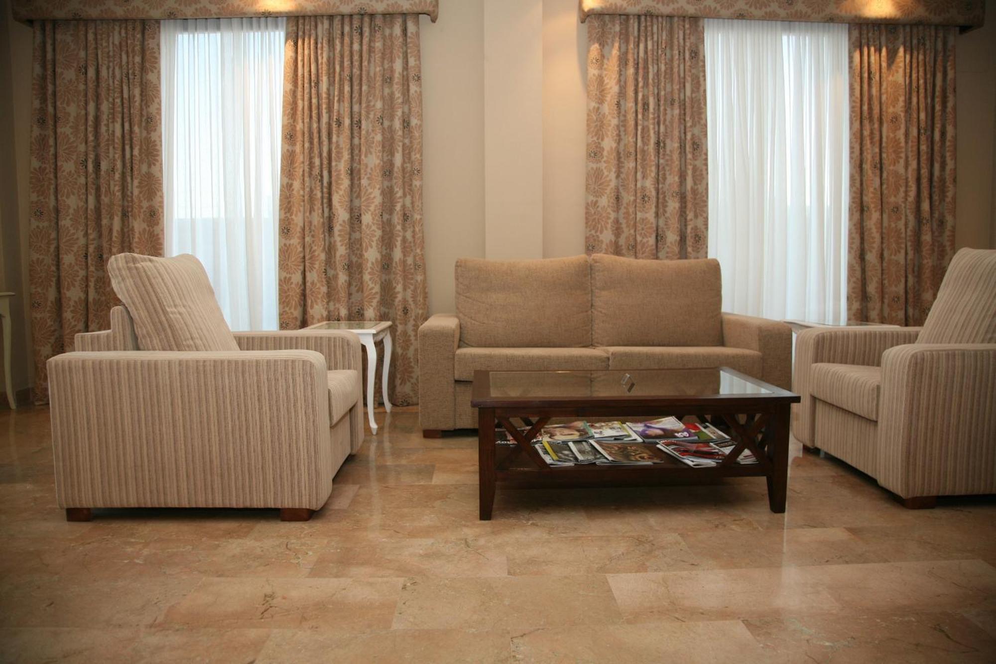 Hotel Torre Del Oro La Rinconada Extérieur photo