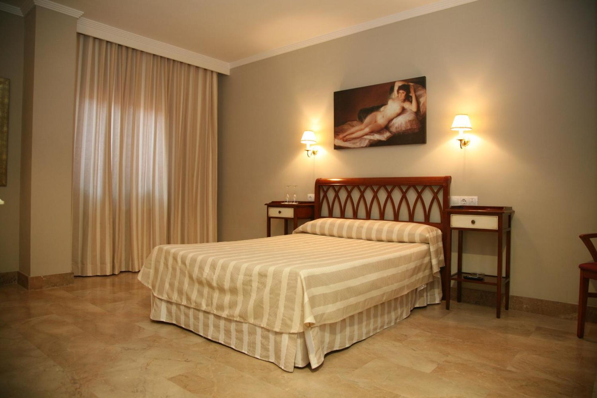 Hotel Torre Del Oro La Rinconada Extérieur photo